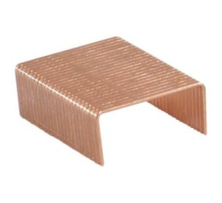 c. 1000 grapas a series 24/6 cobreadas