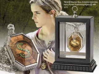 the noble collection replica the noble collection harry potter guardapelo horrocrux de salazar slyth